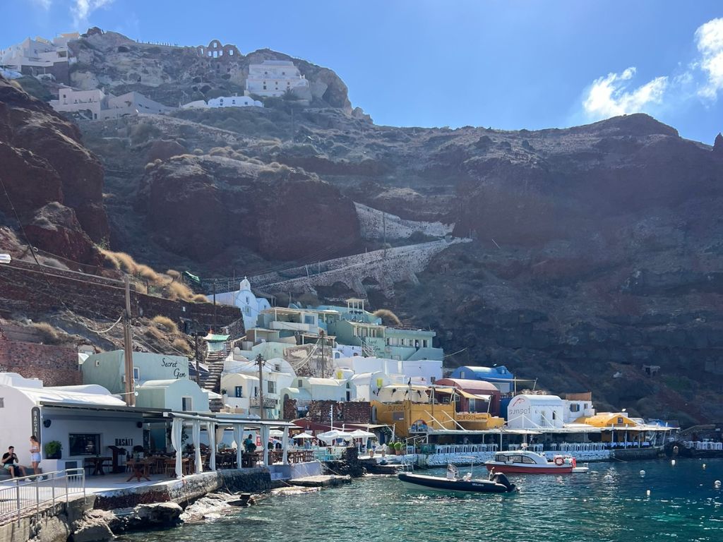 ammoudi bay in Oia