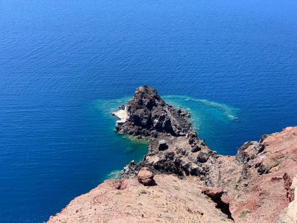 volcanic-cliffs-ammoudi